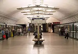 De zuidelijke toegang tot het perron