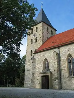 Elsen, St. Dionysius- en Urbanuskerk (1850; toren gedeeltelijk 13e-eeuws)