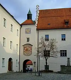 Hertogelijk slot, toren met poort