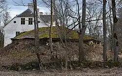 De vroegere ijskelder van het landhuis