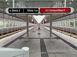 Het perron gezien uit het oosten.