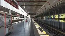 Het perron op het viaduct.