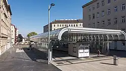 De toegang in de Klausenburger Straße .