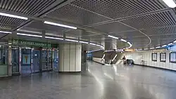 De metrotoegang in de markthal.