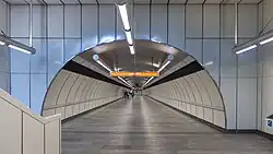 De voetgangerstunnel onder het park.