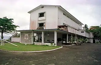 De Amerikaanse ambassade in Monrovia medio 1996.