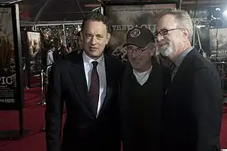 Gary Goetzman (rechts) met Tom Hanks en Steven Spielberg in 2010