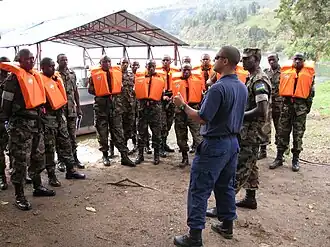 Rwandese mariniers in opleiding door de Amerikaanse kustwacht (foto: 2008).
