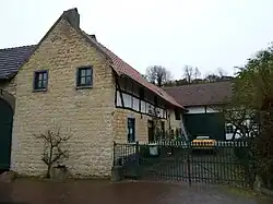 Haakvormige hoeve van Kunradersteen en vakwerk