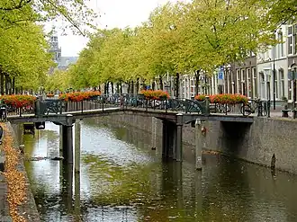 De Uiterste brug anno 2009 tussen West- en Oosthaven tegenover de Minderbroedersteeg