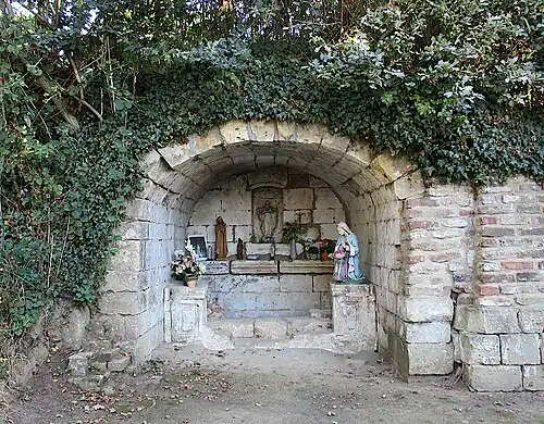 Uitgegraven kapel in mergelsteen