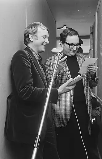 Ger Smit (l.) met (o.a. Fabeltjeskrant)-collega Frans van Dusschoten in 1971