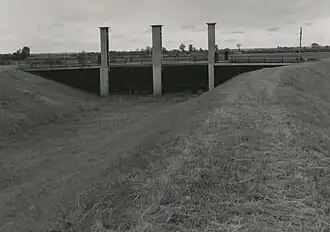 Uitwateringssluis van het Stroomkanaal van Hackfort, gezien vanaf de landzijde