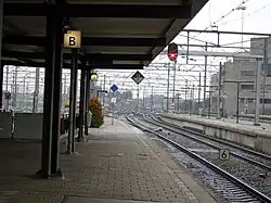 Zicht op het spoor vanaf spoor 5a in 2007, voor de herbouw tot OV-terminal.