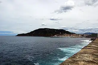 De Ulía gezien vanaf de Paseo Nuevo rondom de heuvel Urgull