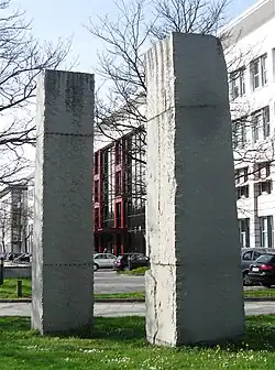 Ulrich Rückriem: Finnischer Granit gespalten (1992/93), München