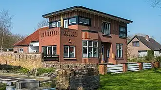 Woonhuis met aangebouwde schuur