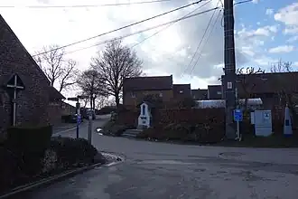 Wegkruis, OLV-kapel en grenspaal in Ulvend