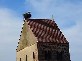 Ooievaarsnest op de toren van de Église Saint-Imier