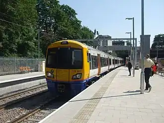 Een class 378 op station Canonbury