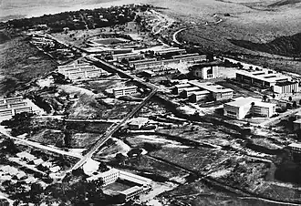 Luchtbeeld van de campus van Lovanium in 1959