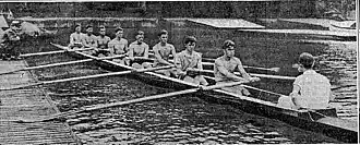 Francis Frederick (derde van links)