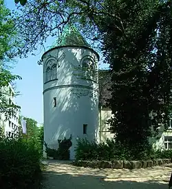 Ronde toren van de Burg, waarin het stadsmuseum is gehuisvest