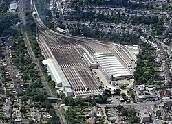 Het depot met linksboven de verkeersleiding van de LTSR