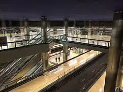 De bovenste twee verdiepingen aan de noordkant.