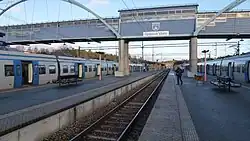 Het middelste spoor tussen de perrons.