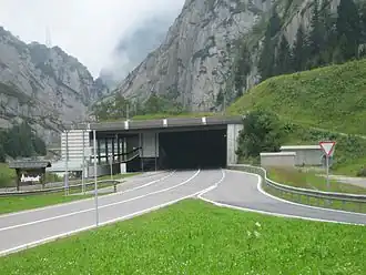 Toegang tot de galerij voor de tunnel aan de zuidzijde (zijde Andermatt) (2007).