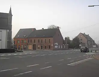 De N499 nabij de kerk van Ursel.