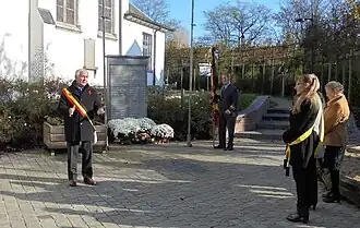 burgemeester Erné De Blaere (l.), op 11 november 2016.