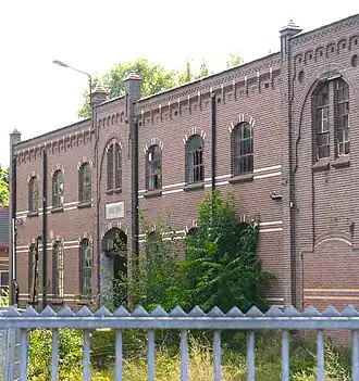 Het fabrieksgebouw