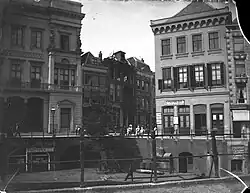 De uitgebrande galanterieënwinkel Magazijn De Volharding, 1901 (foto van Johannes Anthonius Moesman)