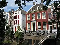 Diverse grachtenpanden aan de Nieuwegracht