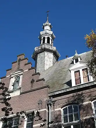 Gevelfragment Prins Hendriklaan 40 met achterstaand torentje