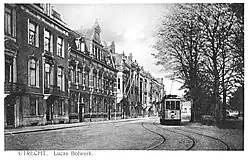 Motorwagen 40 op lijn 4 van de Gemeentetram Utrecht (GTU) op het Lucasbolwerk te Utrecht; circa 1927. Collectie van het Utrechts Archief.
