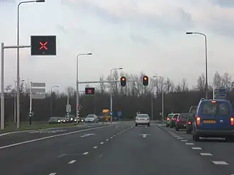 Kruising met de op/afritten A28 en busbaan