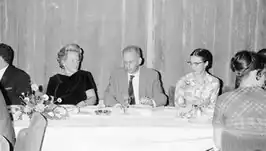 V.l.n.r. Doetie de Jager, Gale Bruno van Albada en Anne Underhill tijdens een symposium in 1963