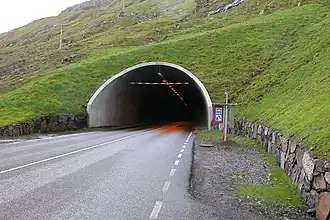 Het begin van de Vágartunnel op Streymoy (2002)