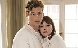 Hoofdrolspelers Charlie Gustafsson en Hedda Stiernstedt als Calle en Nina