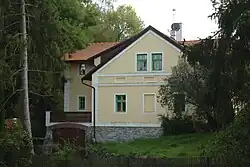 Landhuis in het dorp (2014)