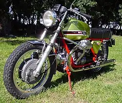 de kleuren van de V 11 Sport stamden van "opa" V7 Sport