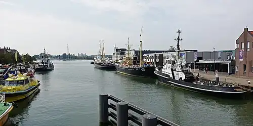 De Steenbank in Sleepboothaven Maassluis, 2020