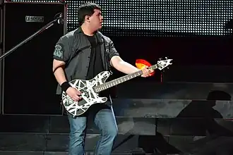 Wolfgang Van Halen tijdens een concert van Van Halen in Minnesota, 2012