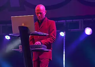 Vince Clark tijdens een optreden met Erasure in 2011