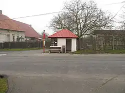 Bushalte in het dorp