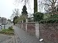Huis Bloemendal: Bakstenen muur