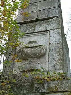 Detail noordzijde met reliëf (voor restauratie)